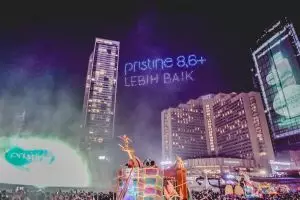 Pristine8.6+ rayakan tahun baru bersama puluhan ribu orang di Bundaran HI dengan berbagi kebaikan