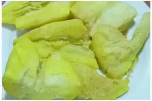 Nggak perlu digoreng dua kali, ini trik bikin singkong goreng merekah sempurna pakai 1 bahan makanan