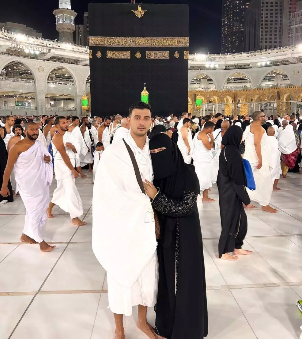 momen perdana seleb umrah bareng pasangan usai nikah © berbagai sumber