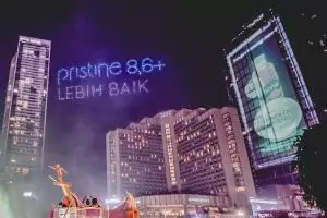 Pristine8.6+ berbagi kebaikan dengan puluhan ribu orang dalam perayaan tahun baru kelas dunia