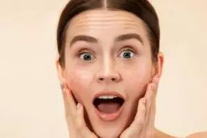 Bukan pakai serum vitamin C, ini trik atasi wajah penuh flek hitam dengan masker dari 1 jenis buah