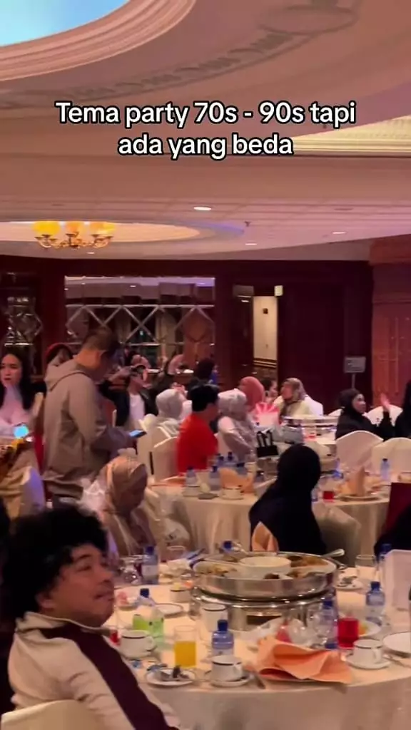 Salah kostum di pesta © TikTok