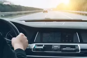 15 Arti mimpi menyetir mobil menurut primbon Jawa, melambangkan keberhasilan usaha