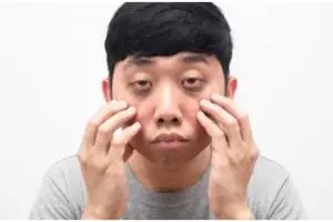 Cara samarkan kantung mata dan kerutan pakai eye mask dari 1 jenis tepung ini bikin wajah tampak segar