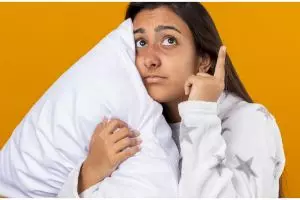 Cara atasi mata panda dalam 10 menit hanya pakai masker dari 2 bubuk minuman, wajah auto cerah