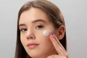 Tak hanya pakai pisang, ini trik bikin krim kolagen cegah wajah keriput dengan tambahan 2 jenis umbi