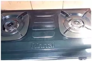 Cuma modal 2 bahan dapur, ini trik mudah bersihkan kerak di kompor agar kinclong lagi