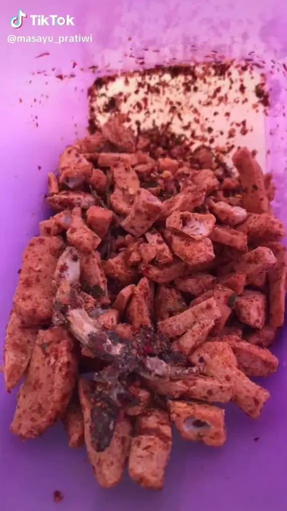Basreng isi cicak  © TikTok