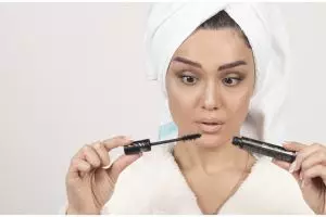 Tanpa direndam air panas, ini trik mencairkan maskara kering agar bisa dipakai lagi pakai 1 jenis obat