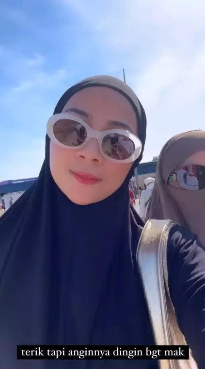 Ira Nandha ibadah di Tanah Suci © Instagram