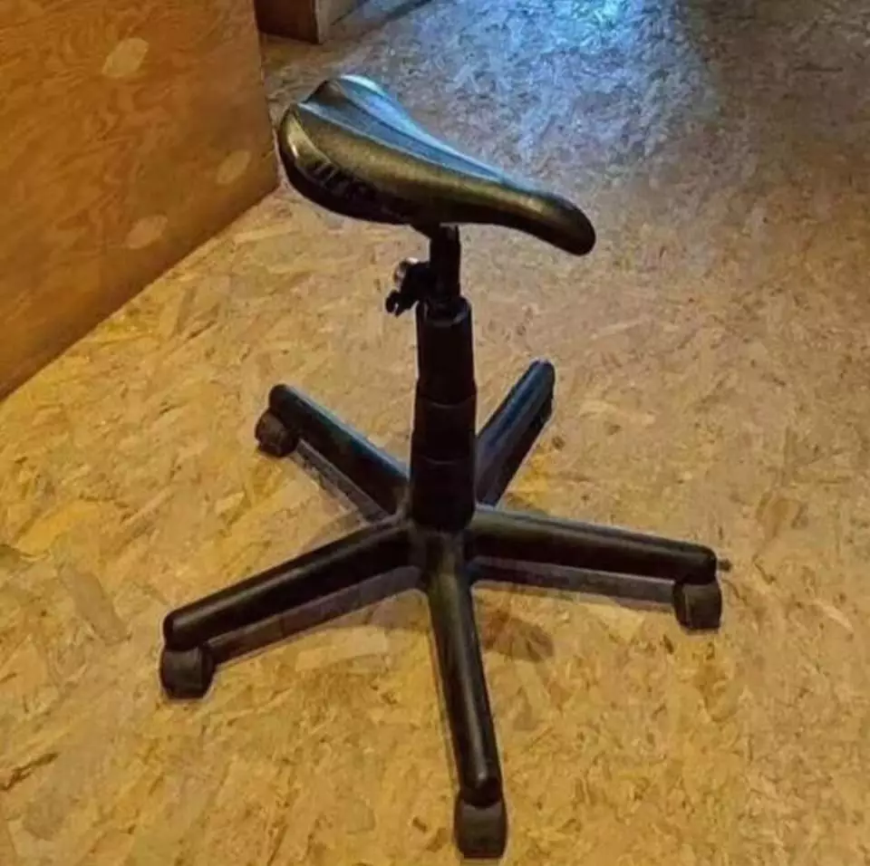 Kursi nyeleneh bikin bertanya Berbagai sumber