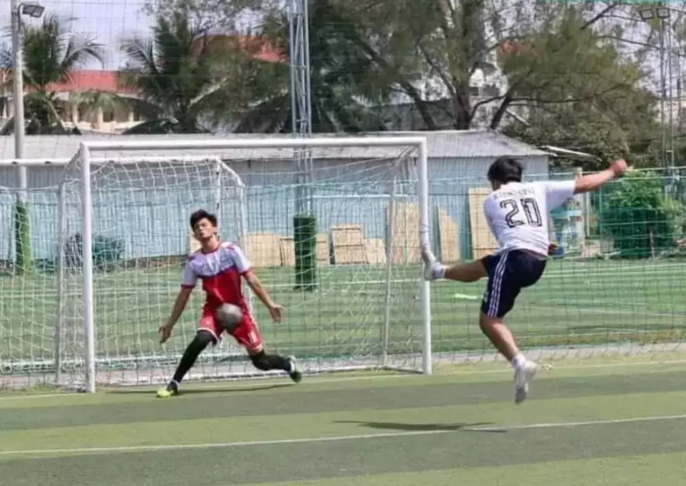 Orang nyeleneh olahraga  Berbagai sumber