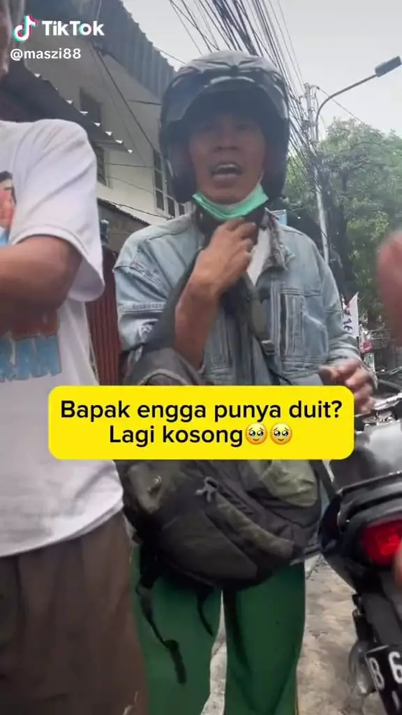 Bapak hampir gadai KTP © TikTok
