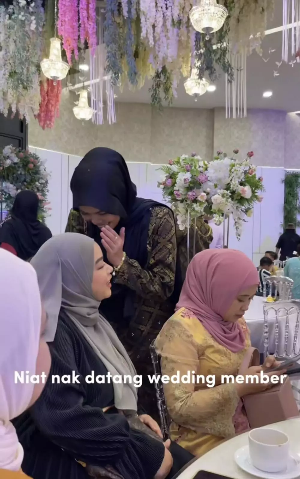 Kembaran baju dengan pengantin © TikTok