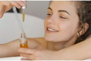 11 Rekomendasi face oil untuk kulit kering mulai Rp 40 ribuan, wajah auto lembut dan kenyal