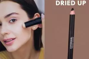 Jangan dibuang, wanita ini punya trik agar makeup stik kering bisa dipakai lagi dengan 1 alat rambut