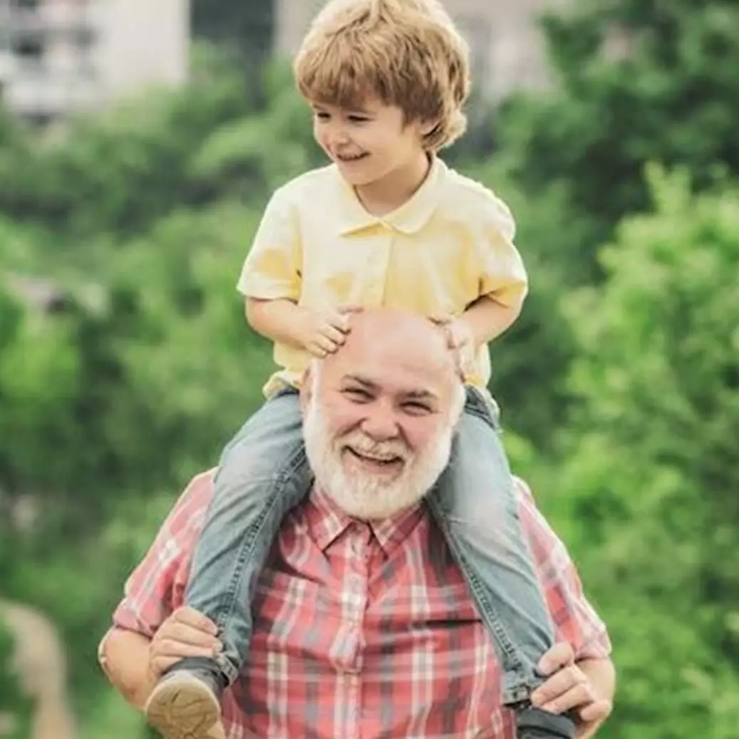 12 Arti mimpi bertemu ayah yang sudah meninggal menurut Islam dan primbon Jawa, akan ada amanah besar