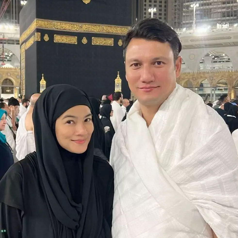 Umrah bareng istri netizen duga Christian Sugiono baru mualaf, ibunda Titi Kamal buka suara