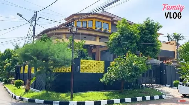 dapur kotor rumah lawas ussy © YouTube