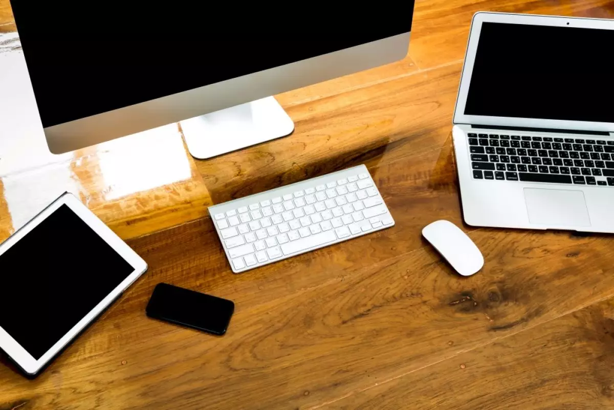 Cara menemukan iPhone, AirPods, atau Apple Watch yang hilang dengan aplikasi Lacak