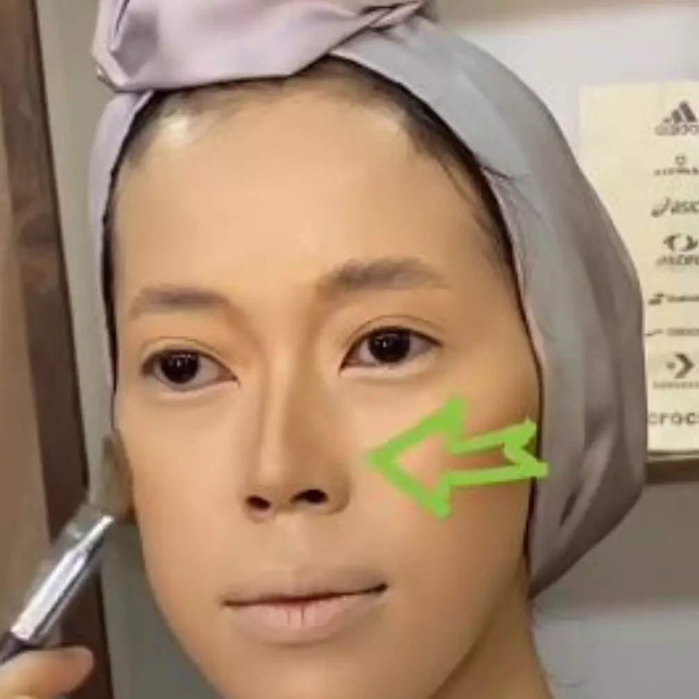 Transformasi makeup pengantin wajah lonjong ini hasilnya jadi proporsional bak beda orang, auto fresh