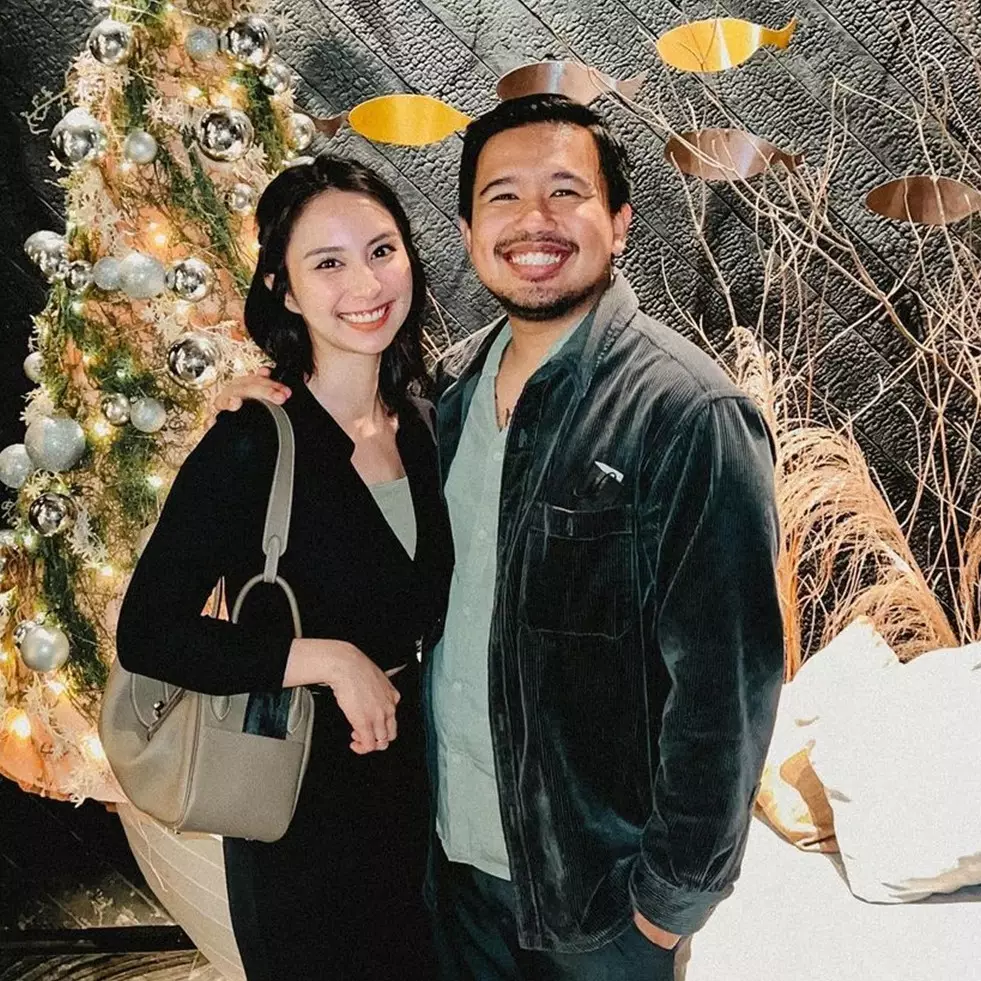 9 Potret rumah minimalis tapi estetik milik Joshua Suherman, ada ruangan tersembunyi di bawah tangga