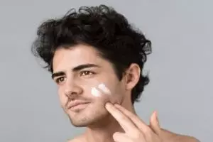 11 Rekomendasi skincare untuk pria wajah berminyak di bawah Rp 150 ribu, kulit bebas kilap