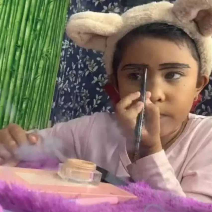 Cantik tanpa jasa MUA, potret transformasi makeup bocah usia 7 tahun ini hasilnya bak beda orang