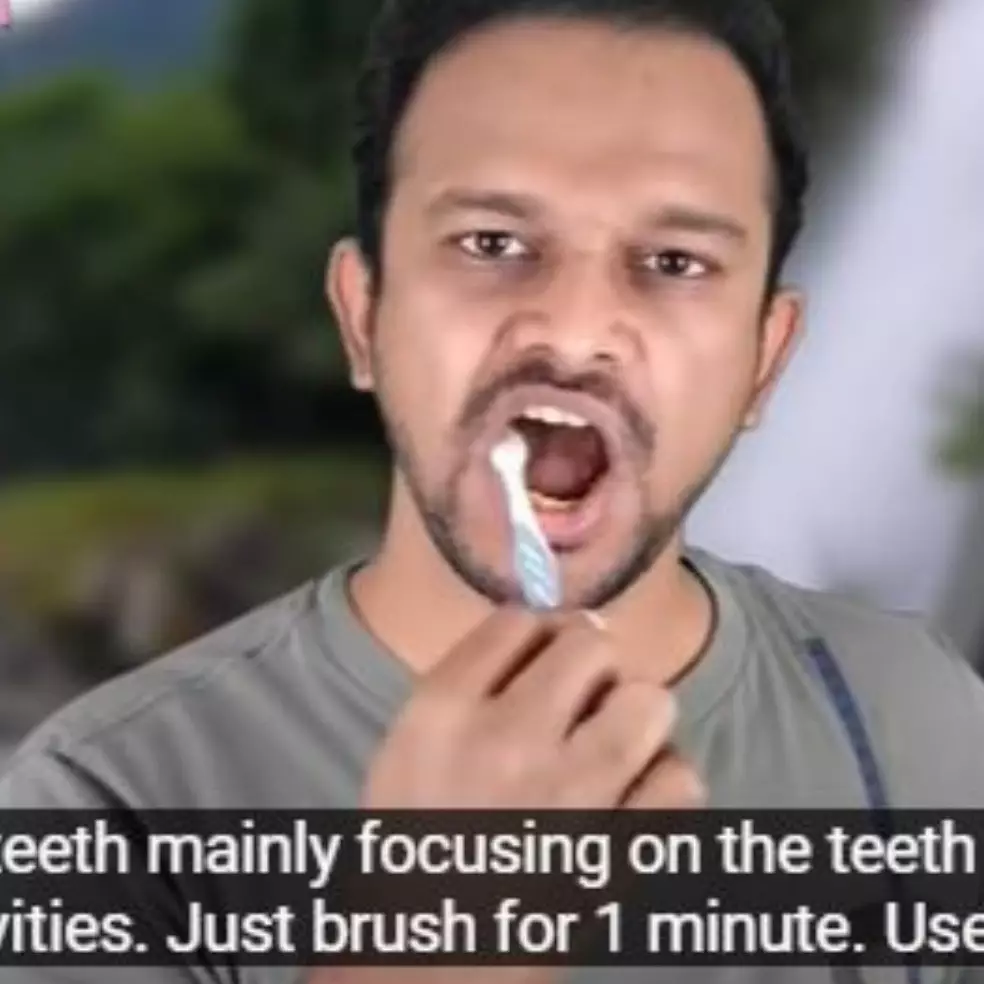 Tanpa garam dan lemon, begini trik mudah rontokkan noda kuning pada gigi cuma pakai 1 jenis daun