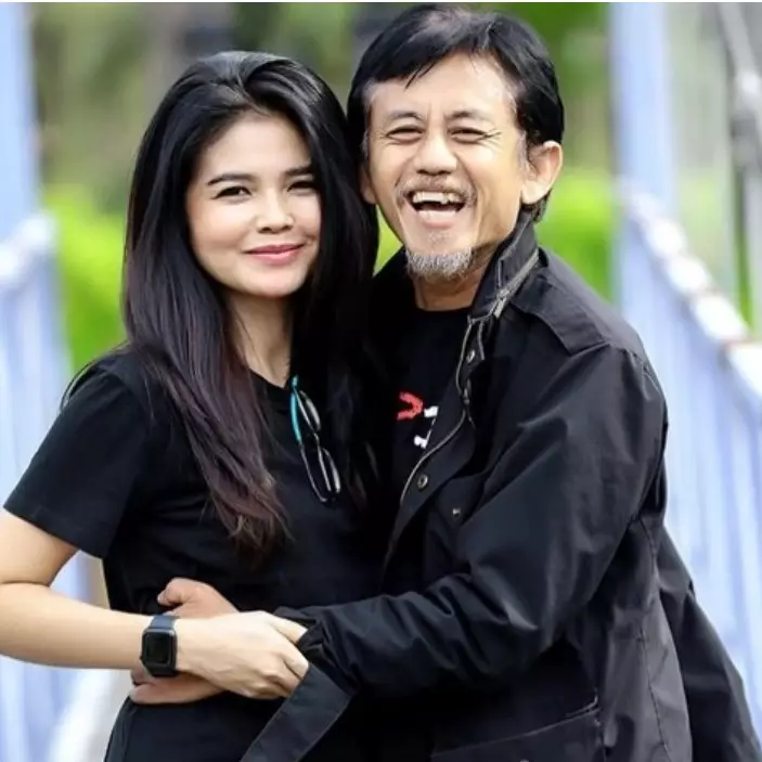 Epy Kusnandar pulang ke kampung istri, 5 potret rumah Karina Ranau dengan dapur perabotan sederhana