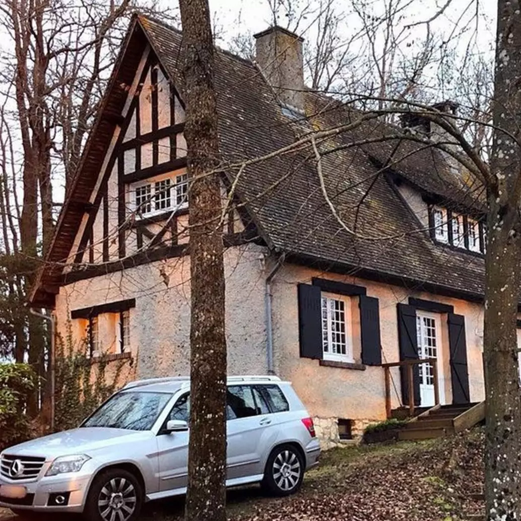 Cewek tomboi samping Nike Ardilla ini punya karier moncer di luar negeri &amp; rumah dengan hutan pribadi