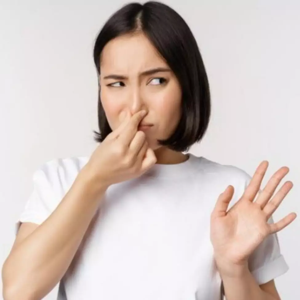 Bukan pakai garam, wanita ini atasi bau mulut tak sedap cuma andalkan 1 jenis daun