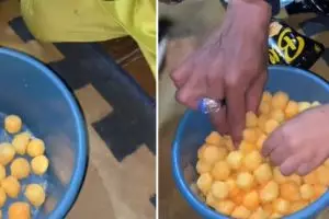 Sengaja beli banyak, momen keluarga dapat hadiah uang tunai saat buka jajanan ini auto balik modal