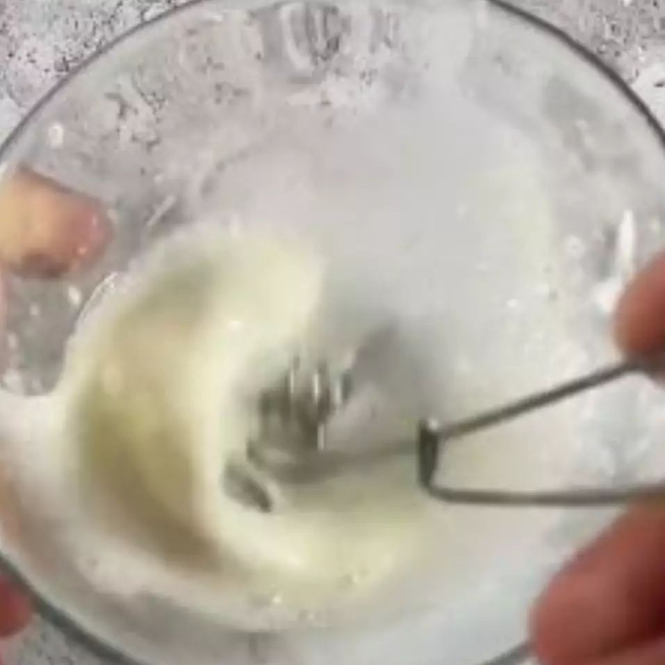 Bukan pakai masker lemon, ini cara mengecilkan ukuran pori-pori wajah hanya dengan 2 bahan dapur