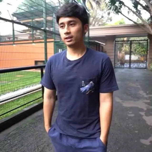 Huniannya Rp 300 miliar bak kebun binatang, ini 9 potret halaman rumah Alshad Ahmad penuh satwa