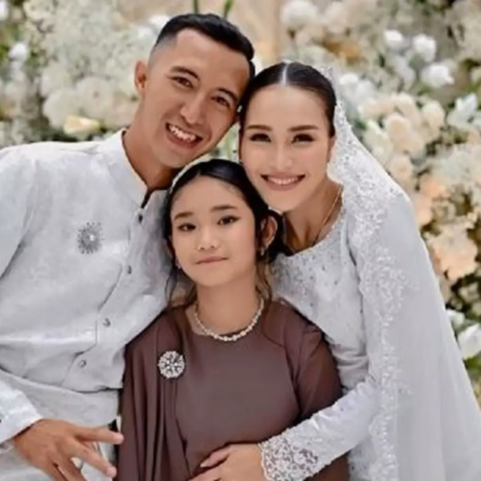 Sempat disembunyikan, ini 11 momen tunangan Ayu Ting Ting dan pria berprofesi tentara