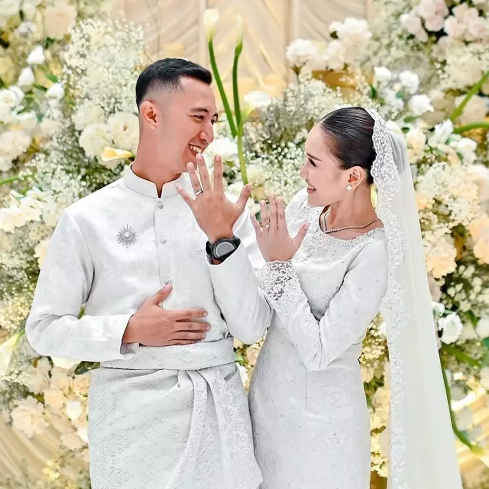 Umi Kalsum buka suara soal perjodohan Ayu Ting Ting, akui tak mudah lepas sang anak untuk nikah lagi