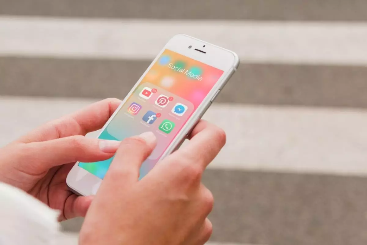 Cara memeriksa aplikasi mana yang paling banyak menggunakan data selular di iPhone