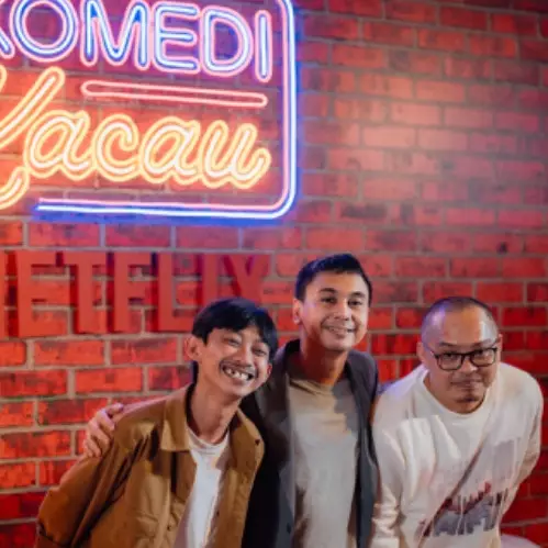 Angkat topik pernikahan, serial Komedi Kacau karya Raditya Dika siap menghibur penonton di Netflix