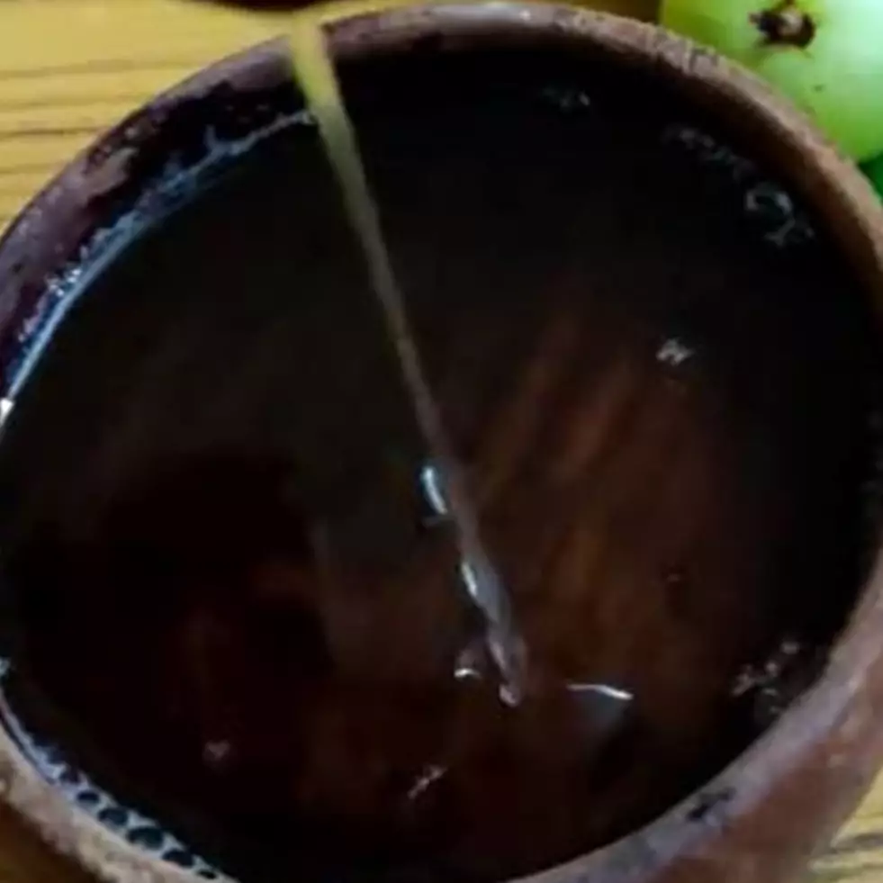 Tanpa dicampur teh hitam, ini cara mencegah munculnya rambut beruban pakai hair oil dari 1 jenis buah