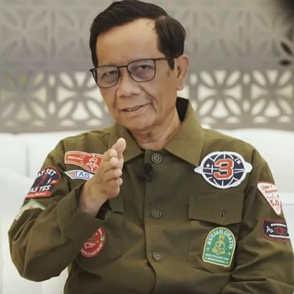 7 Potret dapur rumah Mahfud MD di Jogja yang jadul dan sederhana, tumpukan rantangnya bikin salfok