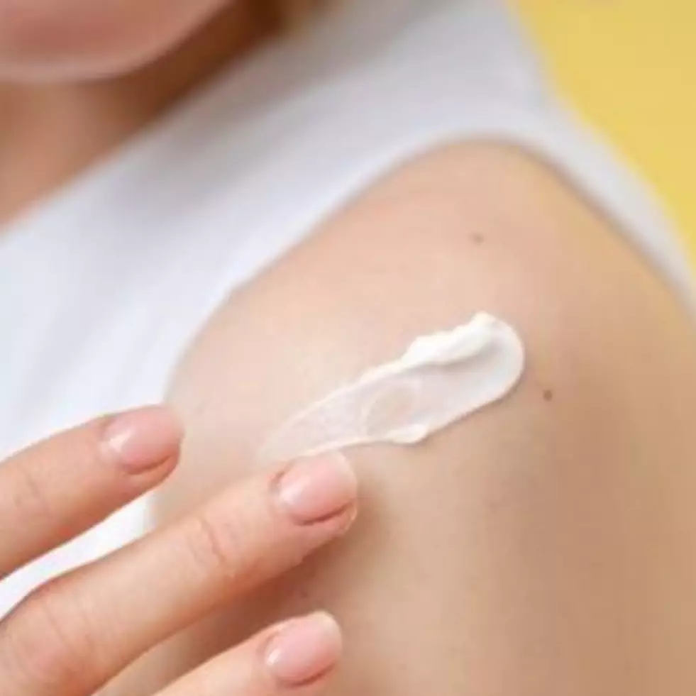 11 Produk skincare untuk badan kering dan bersisik merek lokal di bawah Rp 150 ribu, kulit jadi lembut