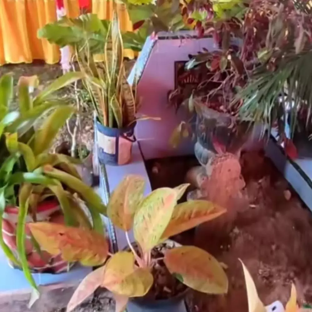 Pemilih auto uji nyali, penampakan TPS horor di tengah-tengah kuburan ini bikin merinding