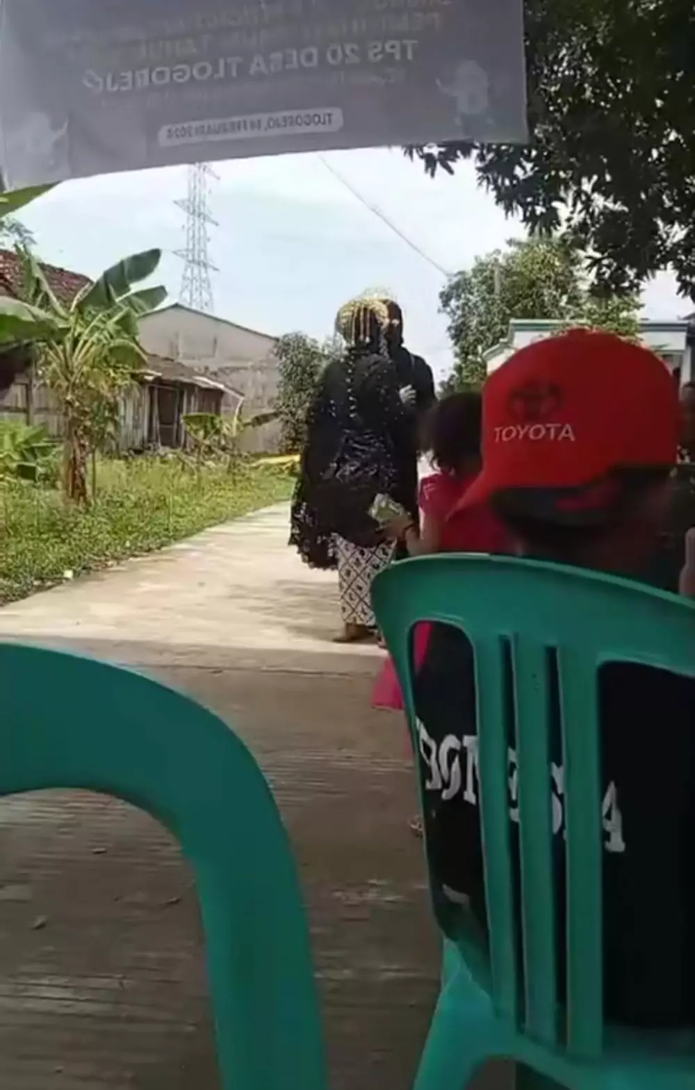 pengantin nyoblos di tps © TikTok