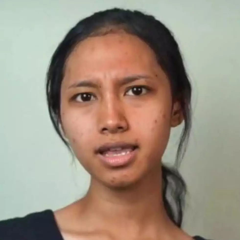 Transformasi makeup wanita dengan wajah penuh bekas jerawat, hasilnya manglingi bak idol K-Pop