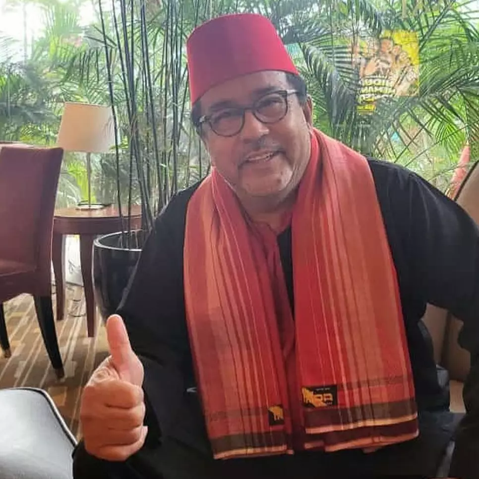 Bangun rumah mewah bak kompleks buat anak-anaknya, ini 9 potret dapur kotor Rano Karno sederhana pol