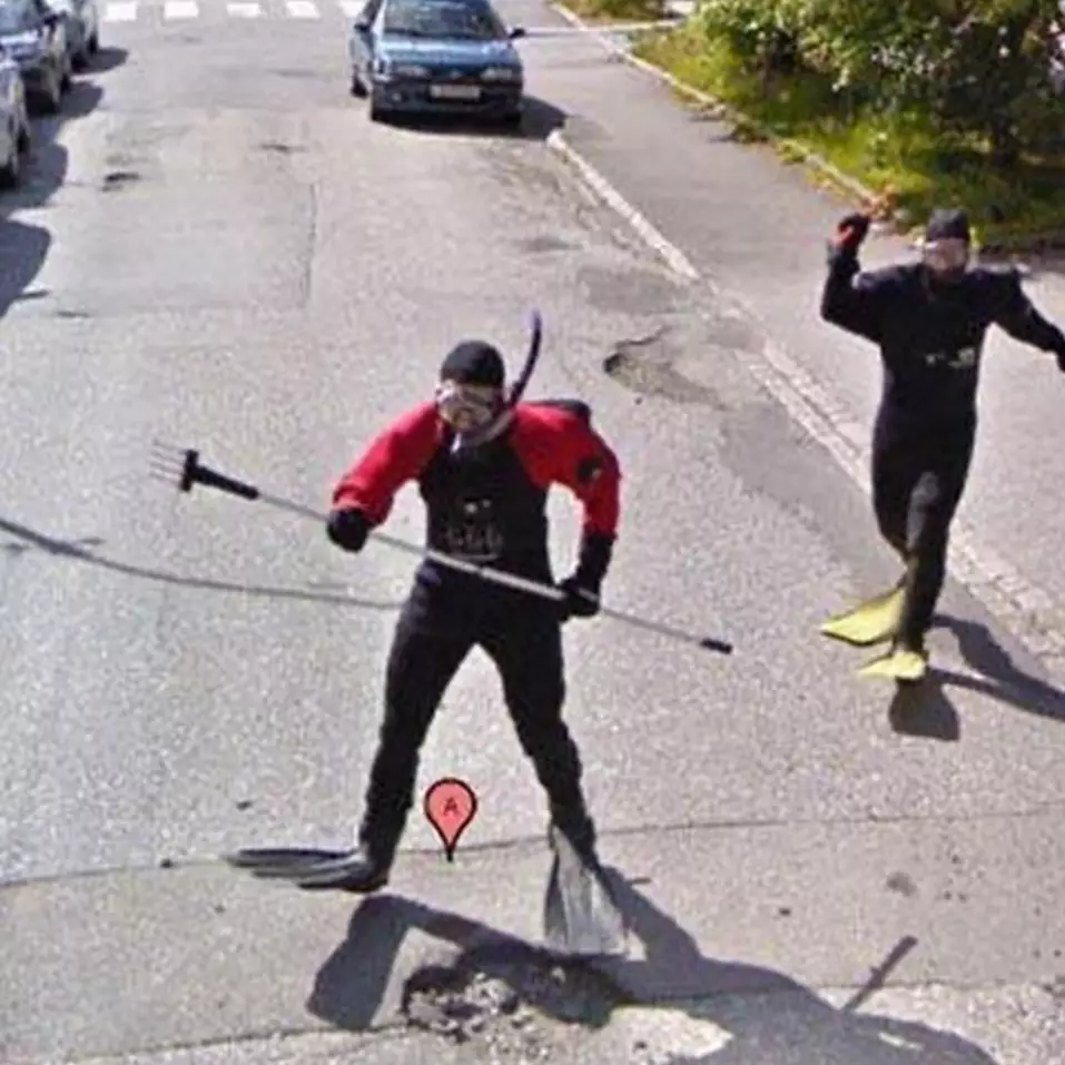 13 Potret lucu tak sengaja tertangkap kamera Google Street ini sukses bikin mata terkecoh