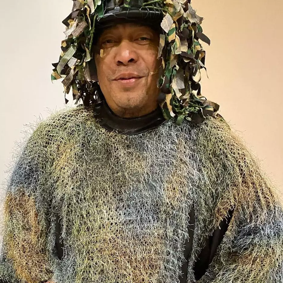 Sukses jadi komedian kini nyaleg, intip 10 potret rumah Komeng koleksi dekorasi piringnya bikin salfok