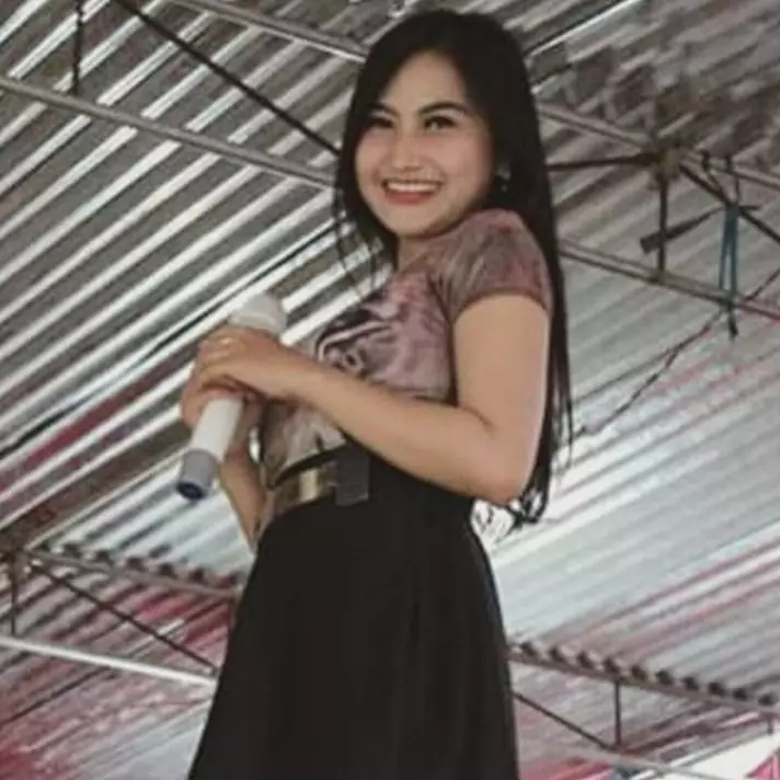 Nasib biduan seksi banting stir jadi petani, punya rumah di lereng gunung tapi tampilannya dapur mewah