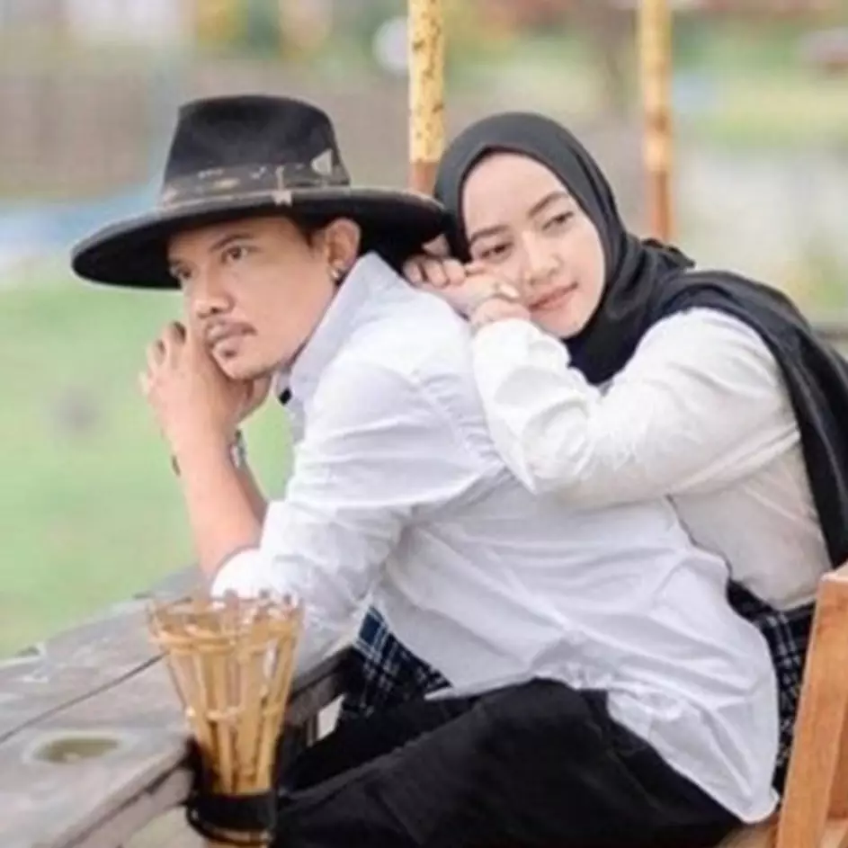 Rumahnya di Jogja megah pinggir sawah, 9 potret dapur kayu Cella Kotak langsung menghadap taman